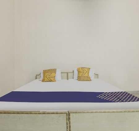 Oyo Hotel Radhe Krishna Marriage Hall 러크나우 외부 사진