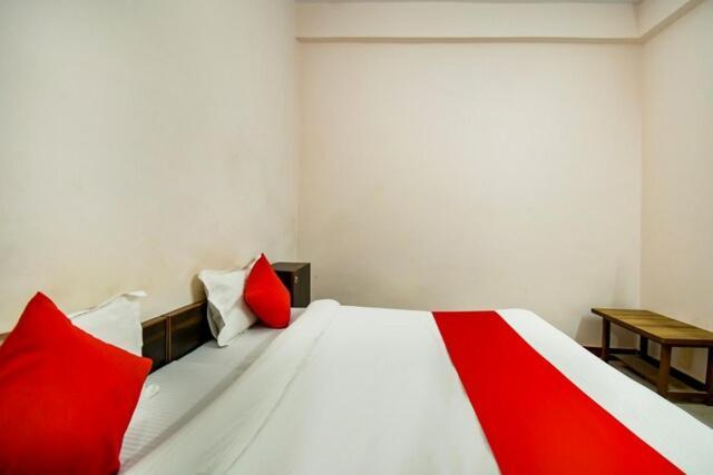 Oyo Hotel Radhe Krishna Marriage Hall 러크나우 외부 사진
