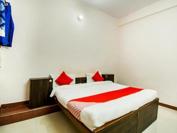 Oyo Hotel Radhe Krishna Marriage Hall 러크나우 외부 사진