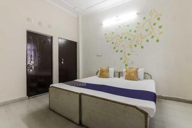 Oyo Hotel Radhe Krishna Marriage Hall 러크나우 외부 사진