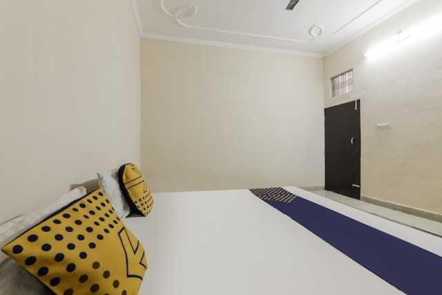 Oyo Hotel Radhe Krishna Marriage Hall 러크나우 외부 사진